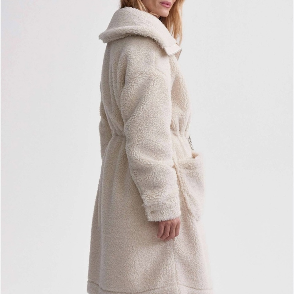 Varley Logan Cream Sherpa Coat - Picture 3 of 14